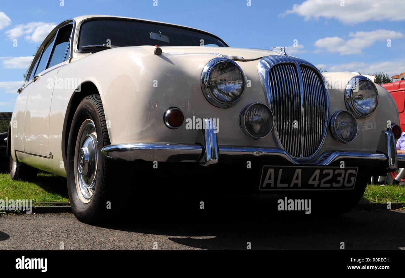 1969 Daimler 250 am Epping Ongar Bahn Oldtimer Rallye 2017, North Weald Station, Essex, Großbritannien. Stockfoto