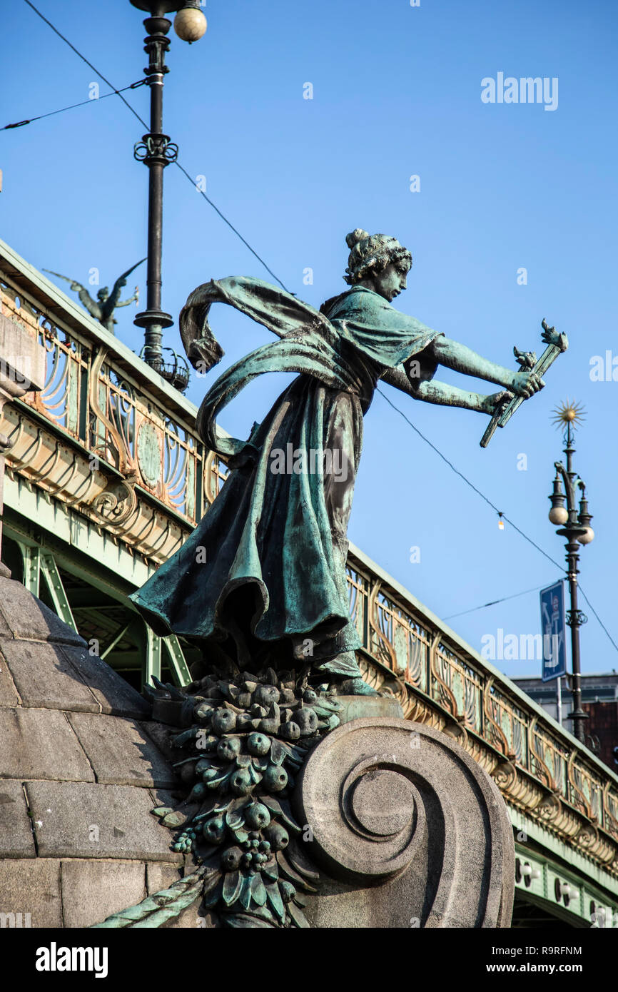 Bronze Skulptur, Cech Brücke, Prag, Tschechische Republik Stockfoto