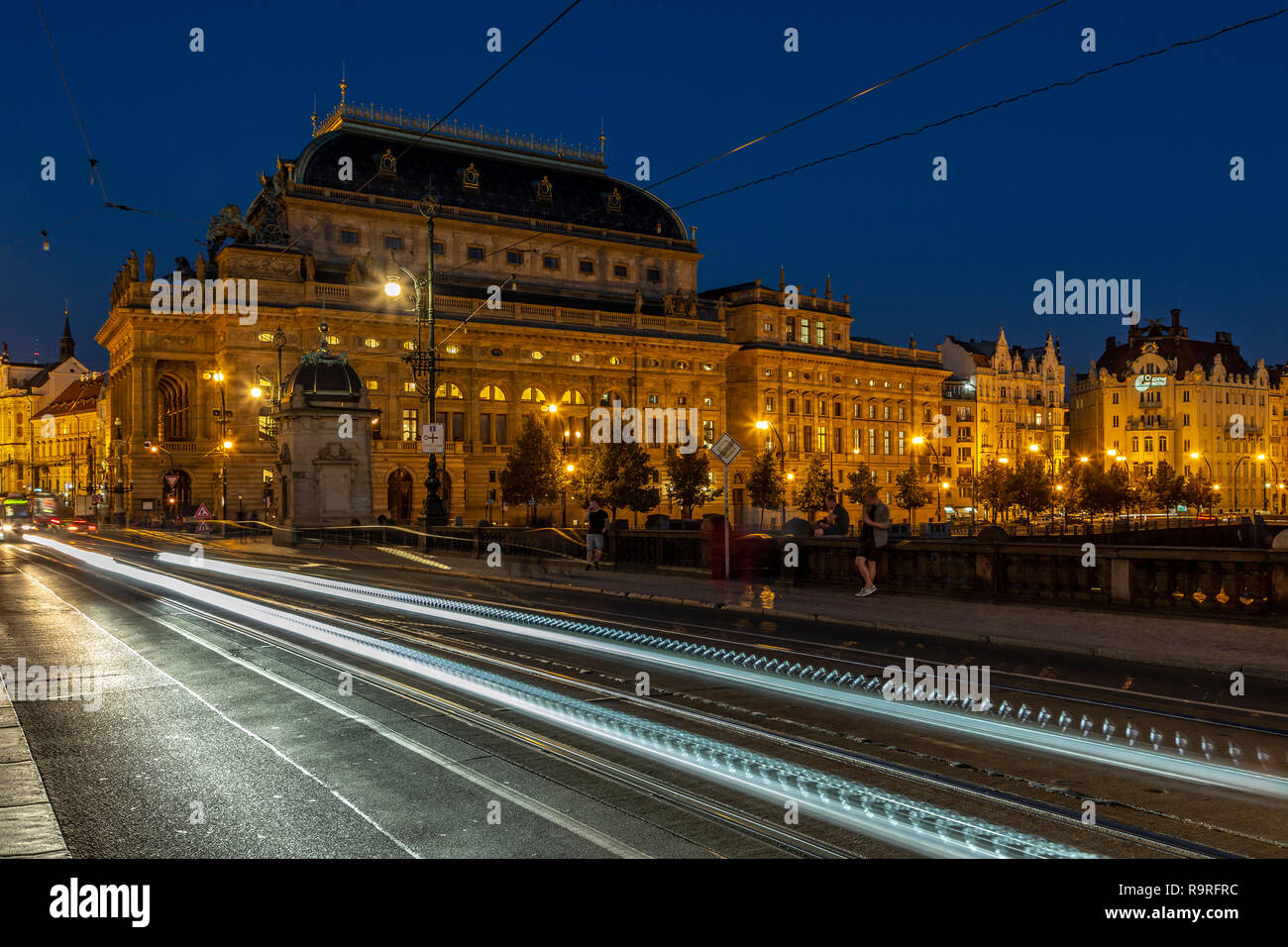 National Theater und hellen Streifen, Prag, Tschechische Republik Stockfoto
