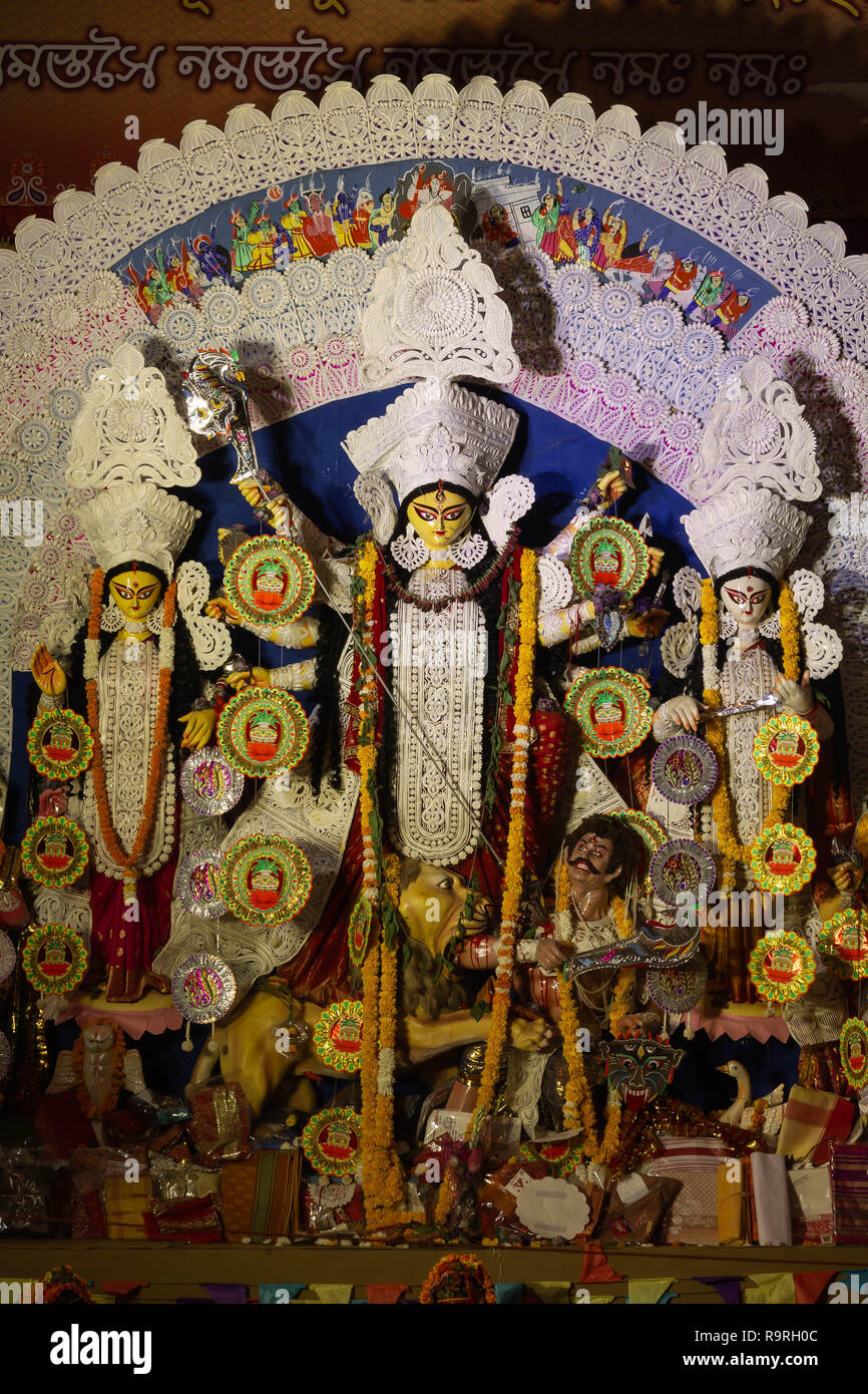 Eine Ansicht von Durga Puja Idiol In Pandal, DT-16 Oct 2018. An Sarita Vihar Sarbojanin Puja Samiti, Neu Delhi, Indien Stockfoto