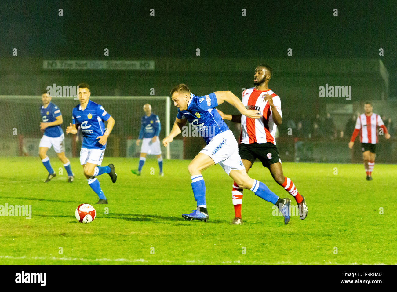 Boxing Day - Mittwoch, 26. Dezember 2018. Lokale Derby Fußballspiel zwischen Witton Albion und Warrington Stadt Stockfoto