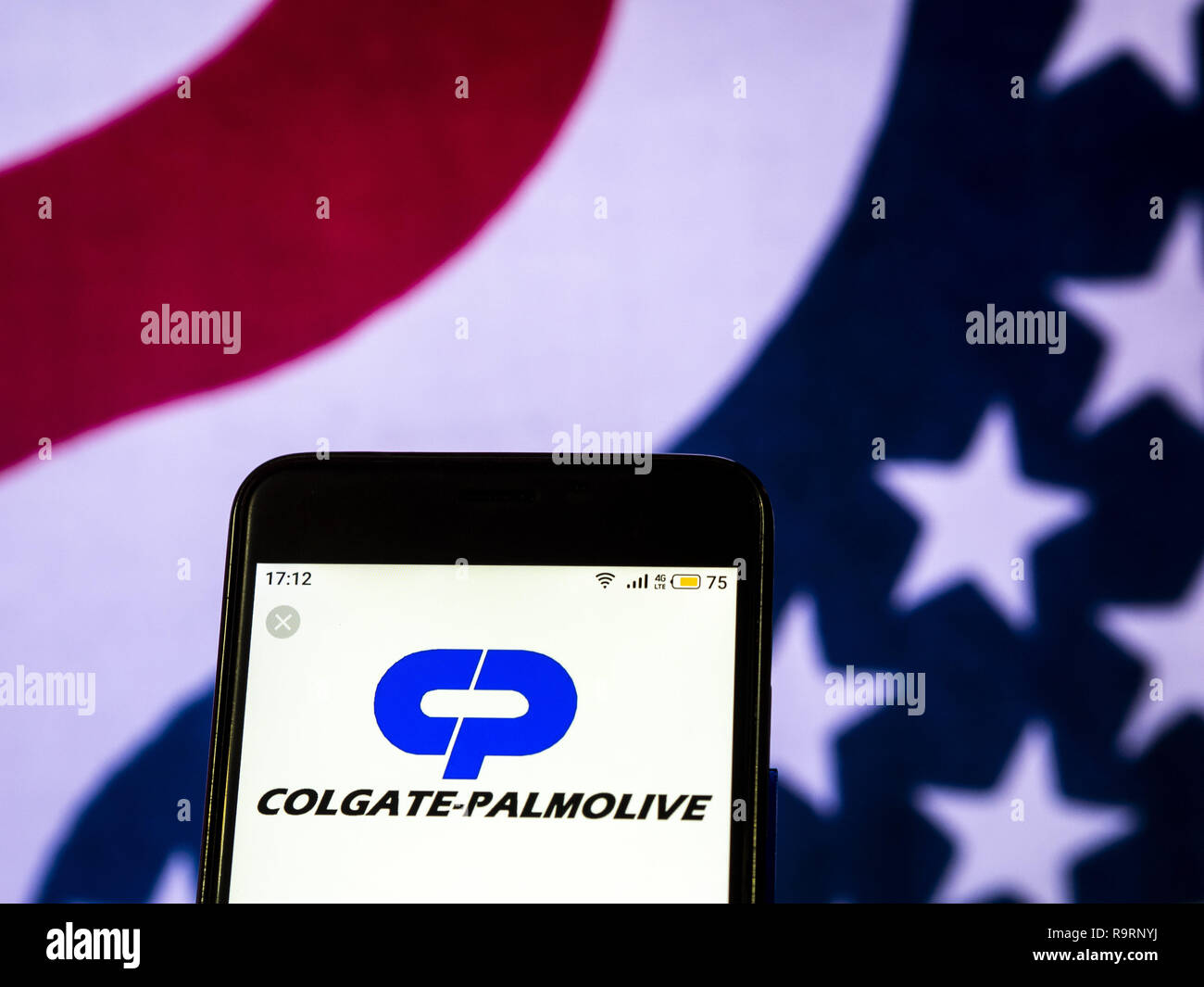 Kiew, Ukraine. 19 Dez, 2018. Colgate-Palmolive Manufacturing Company Logo gesehen auf einem Smartphone angezeigt. Quelle: Igor Golovniov/SOPA Images/ZUMA Draht/Alamy leben Nachrichten Stockfoto