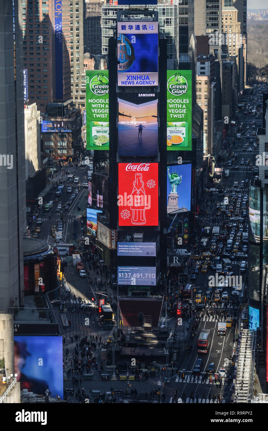 New York, USA. 27. Dez 2018. Ein Blick auf den Times Square am Dezember 27, 2018 in New York City. Credit: Erik Pendzich/Alamy leben Nachrichten Stockfoto