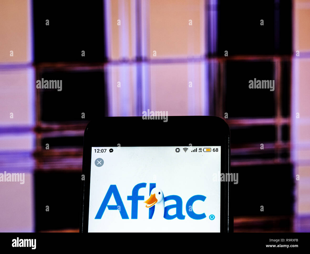 Kiew, Ukraine. 17 Dez, 2018. Aflac Insurance Company Logo gesehen auf einem Smartphone angezeigt. Quelle: Igor Golovniov/SOPA Images/ZUMA Draht/Alamy leben Nachrichten Stockfoto