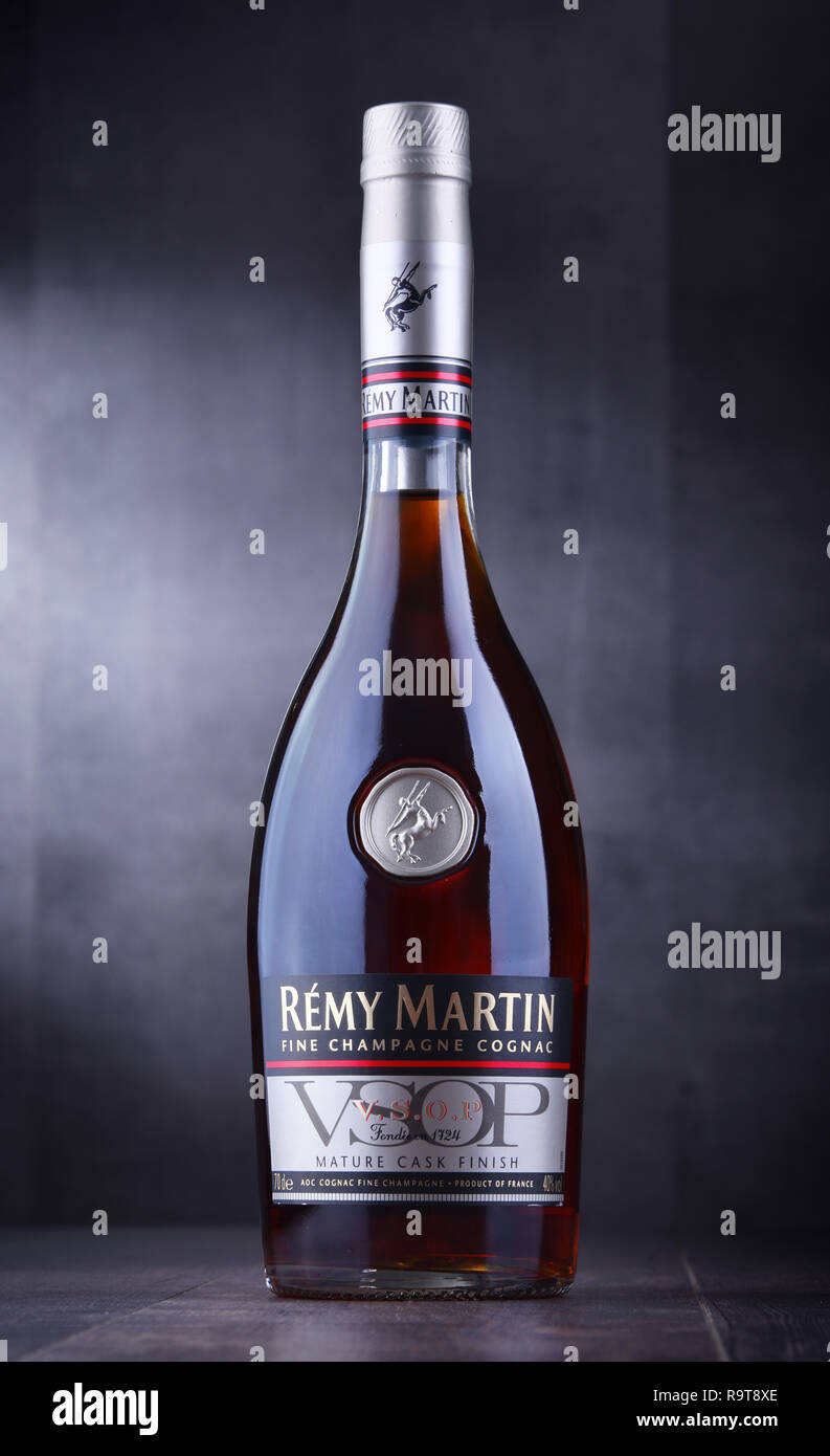 POZNAN, POL - May 30, 2018: Flasche Remy Martin, die Marke, die in Cognac Fine Champagne spezialisiert hat. Stockfoto