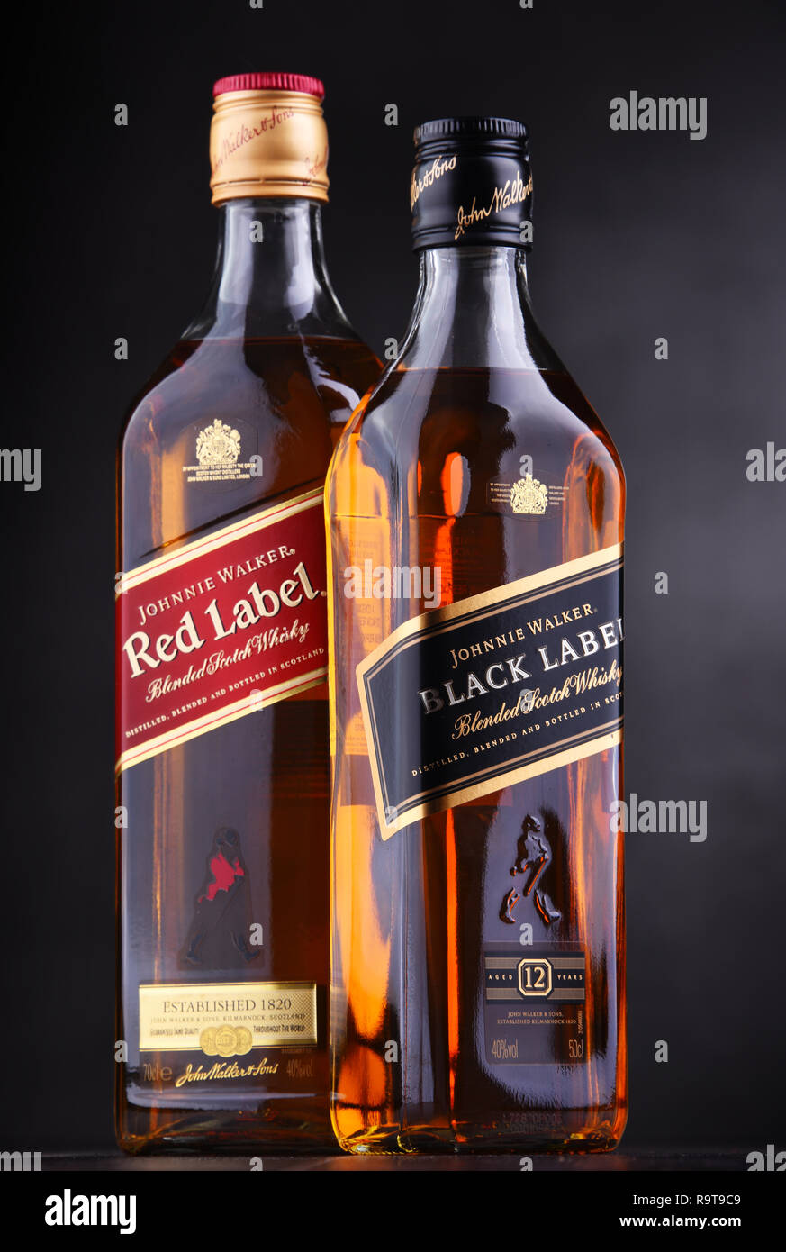 POZNAN, POL - 15.November 2018: Flaschen Johnnie Walker, der am weitesten verbreiteten Marke von Blended Scotch Whisky in der Welt mit einem Umsatz von über 130 Stockfoto