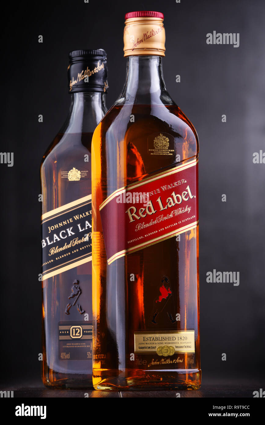 POZNAN, POL - 15.November 2018: Flaschen Johnnie Walker, der am weitesten verbreiteten Marke von Blended Scotch Whisky in der Welt mit einem Umsatz von über 130 Stockfoto