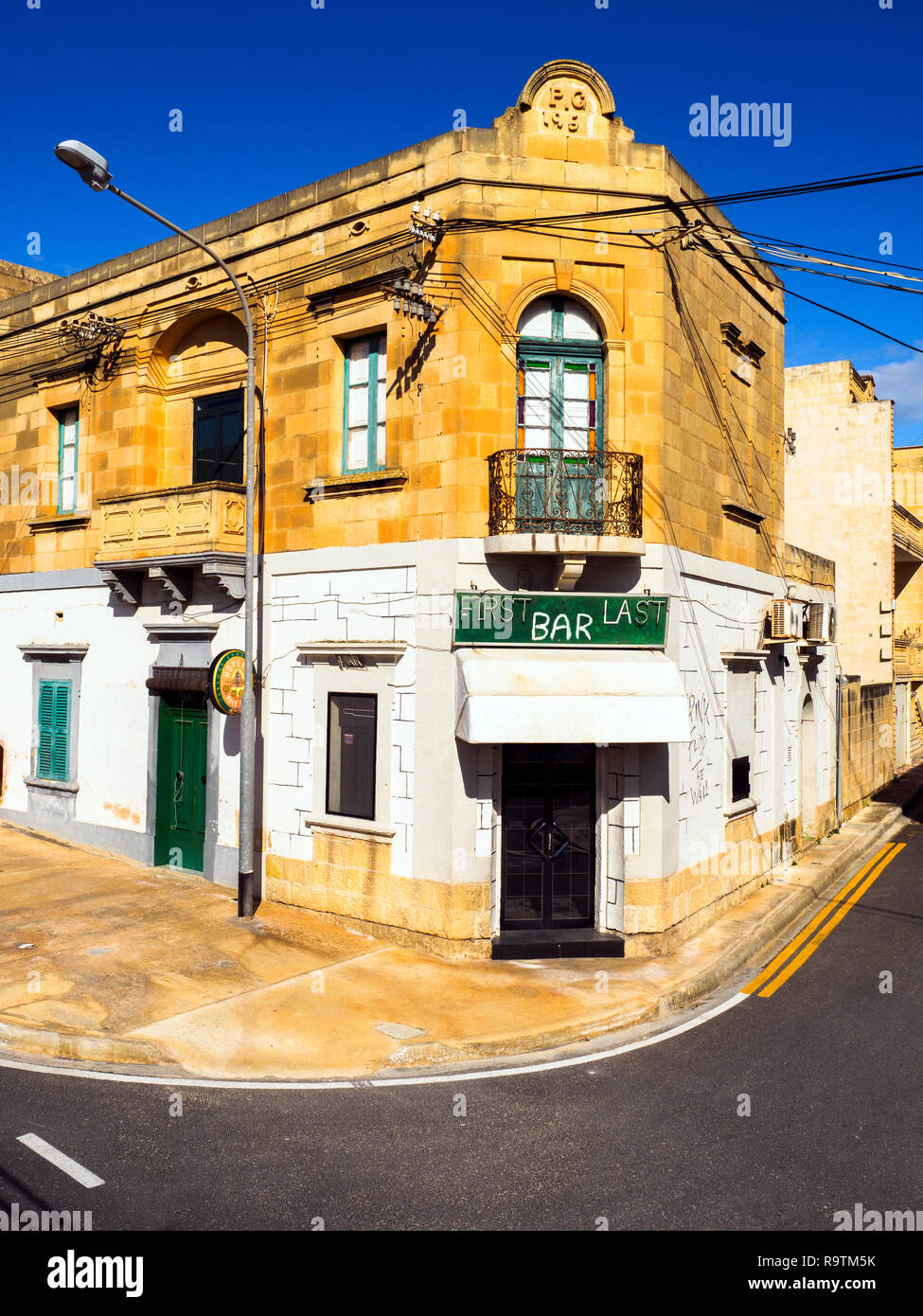 Erste letzte Bar in Mgarr - Malta Stockfoto