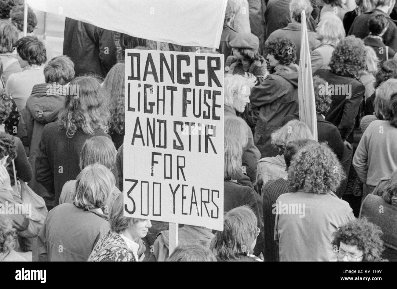 London, England, 29. April 1978. Eine große Demonstration und Protest war auf dem Trafalgar Square in London statt, gegen den Bau der Windscale Kernkraftwerk. Es wurde durch die Freunde der Erde organisiert. Stockfoto