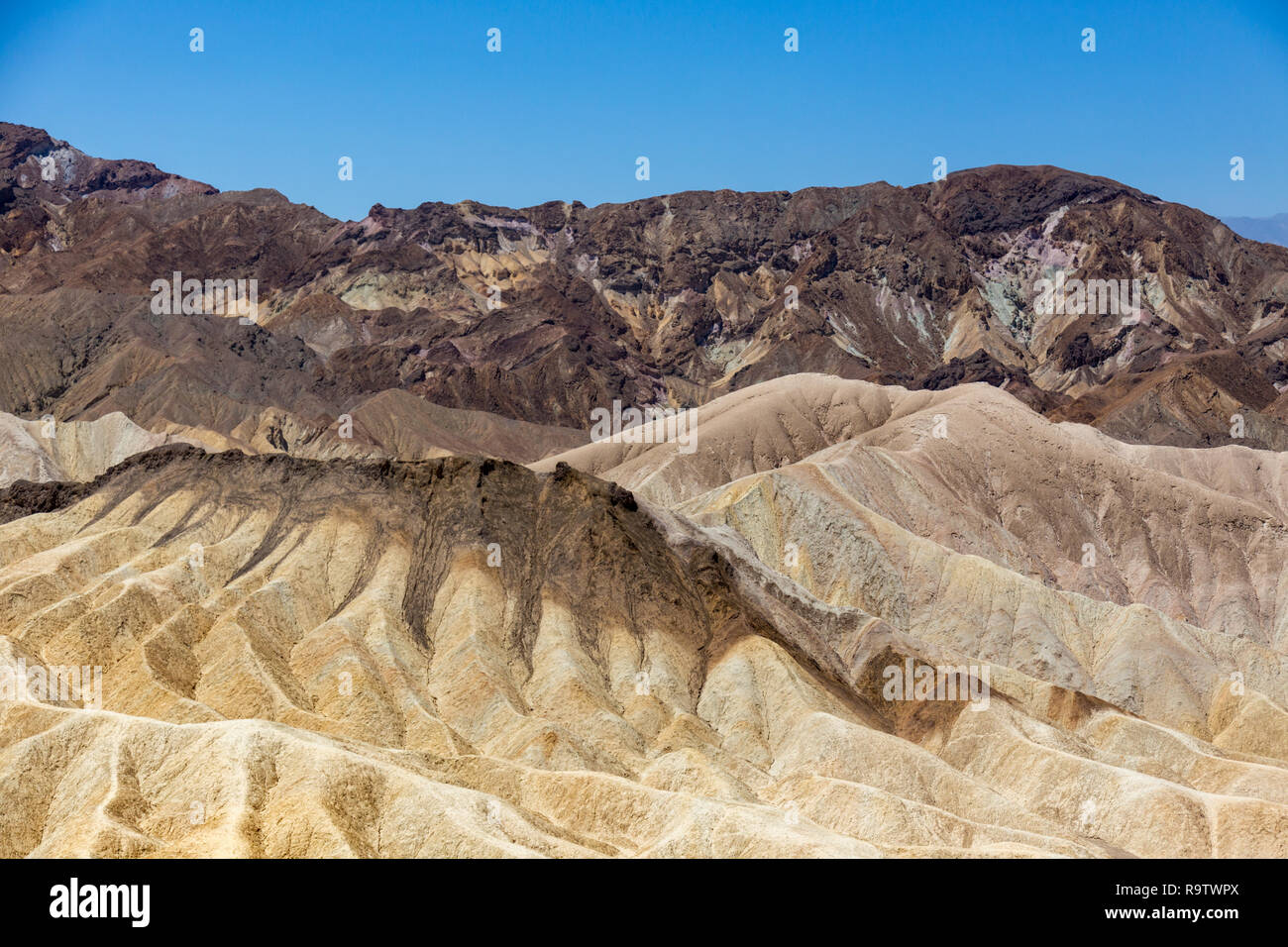 Zabriskie Point ist ein Teil von Amargosa Range im Osten von Death Valley entfernt, bekannt für seine erosional Landschaft. Es besteht aus Sedimenten aus Furnac Stockfoto