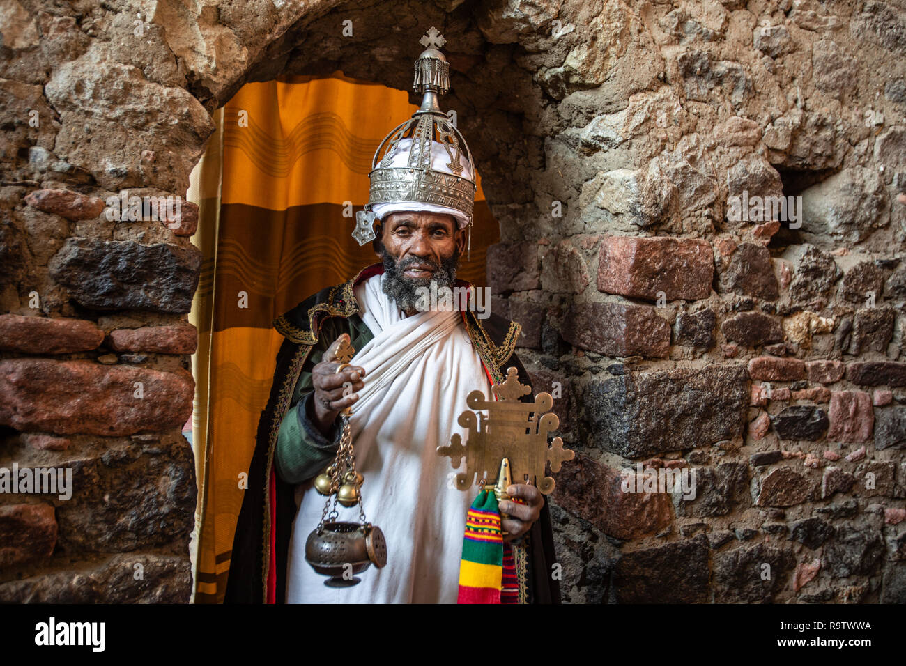 Den Priestern in den Felsen gehauenen Kirchen von Lalibela, Äthiopien Stockfoto