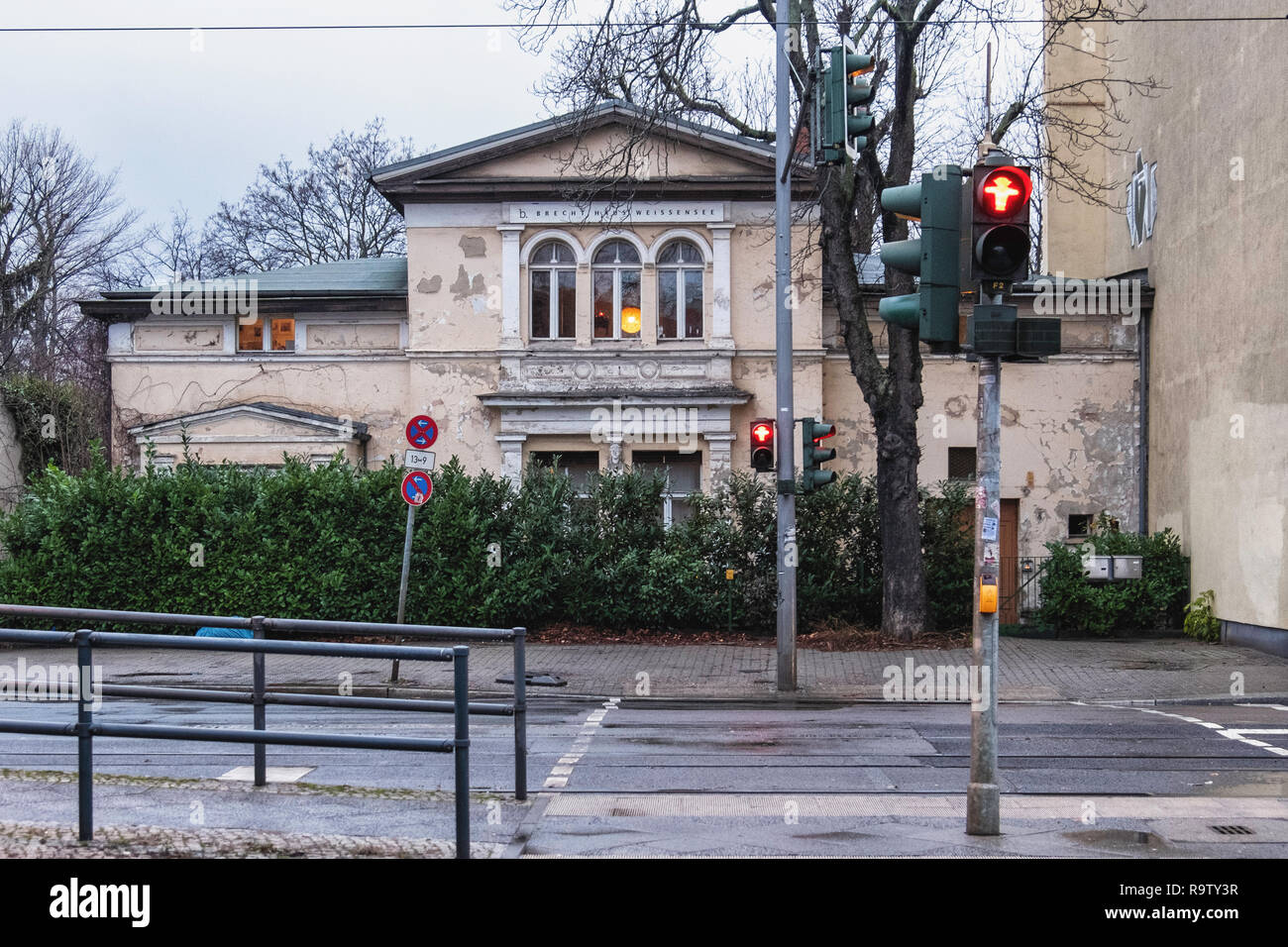 Neoklassizistischen Stil Haus, in dem deutschen Dramatikers Bertold Brecht und Helene Weigel lebte von 1949 bis 1953 in Berlin-Weißensee. Stockfoto