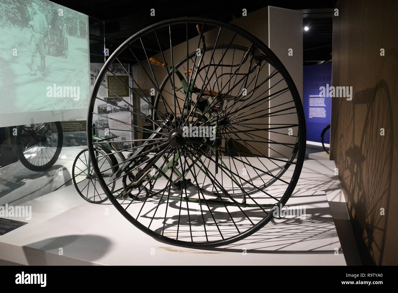 Ein 1880 Starley Alvo Dreirad, bei der British Motor Museum, Gaydon, Warwickshire, Großbritannien Stockfoto