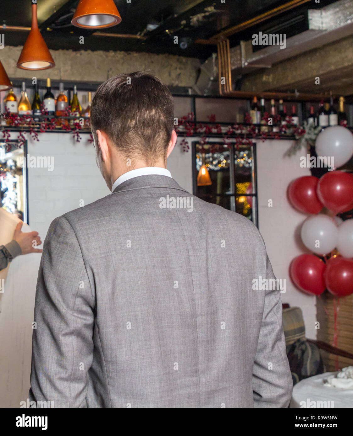 Männer in Jacken auf Corporate Partei zum Neuen Jahr Stockfoto