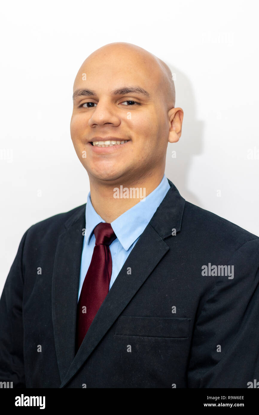 Glatzköpfige Mann in Anzug und Krawatte Stockfoto