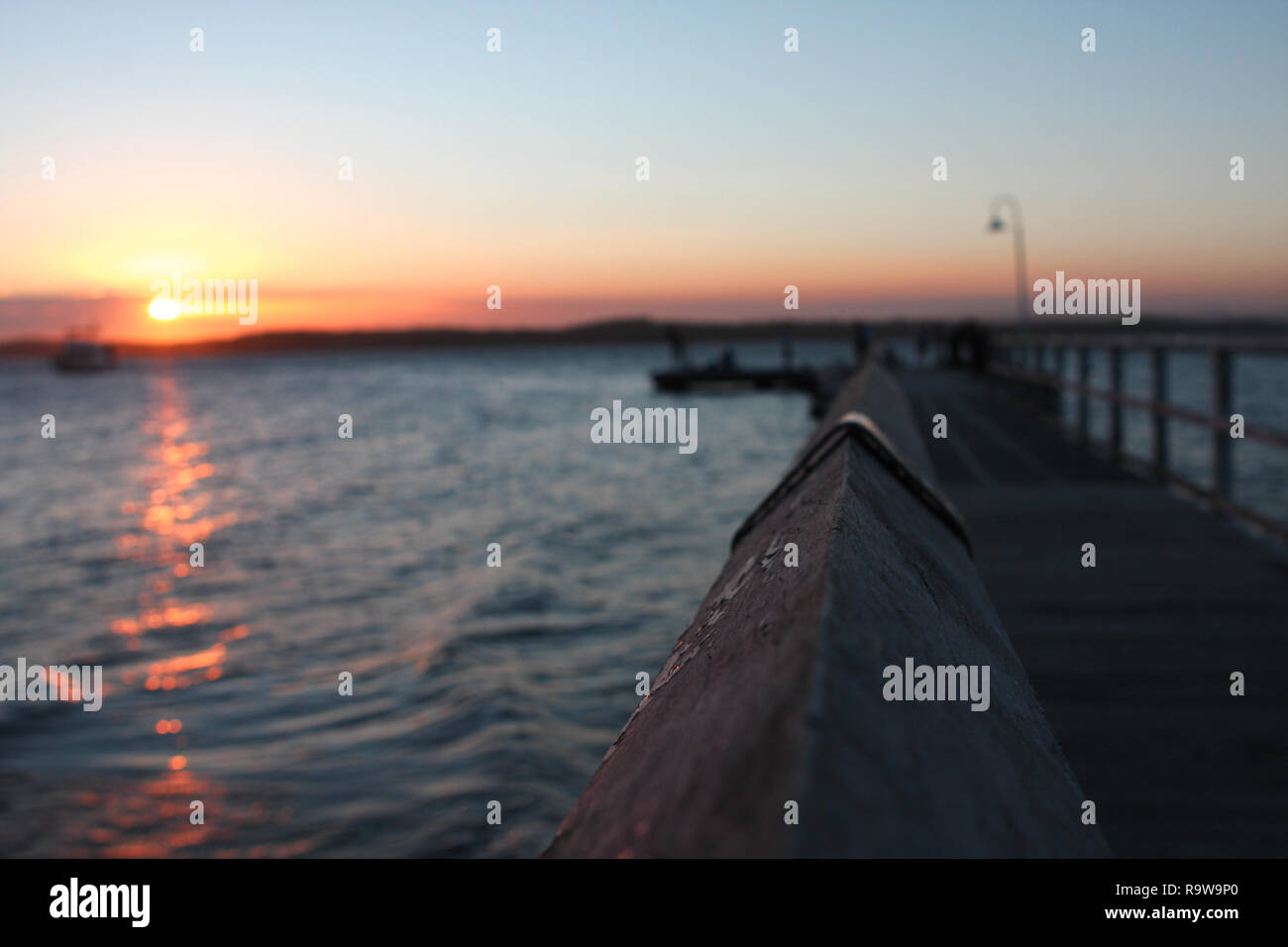 Sonnenuntergang von einem Steg Stockfoto