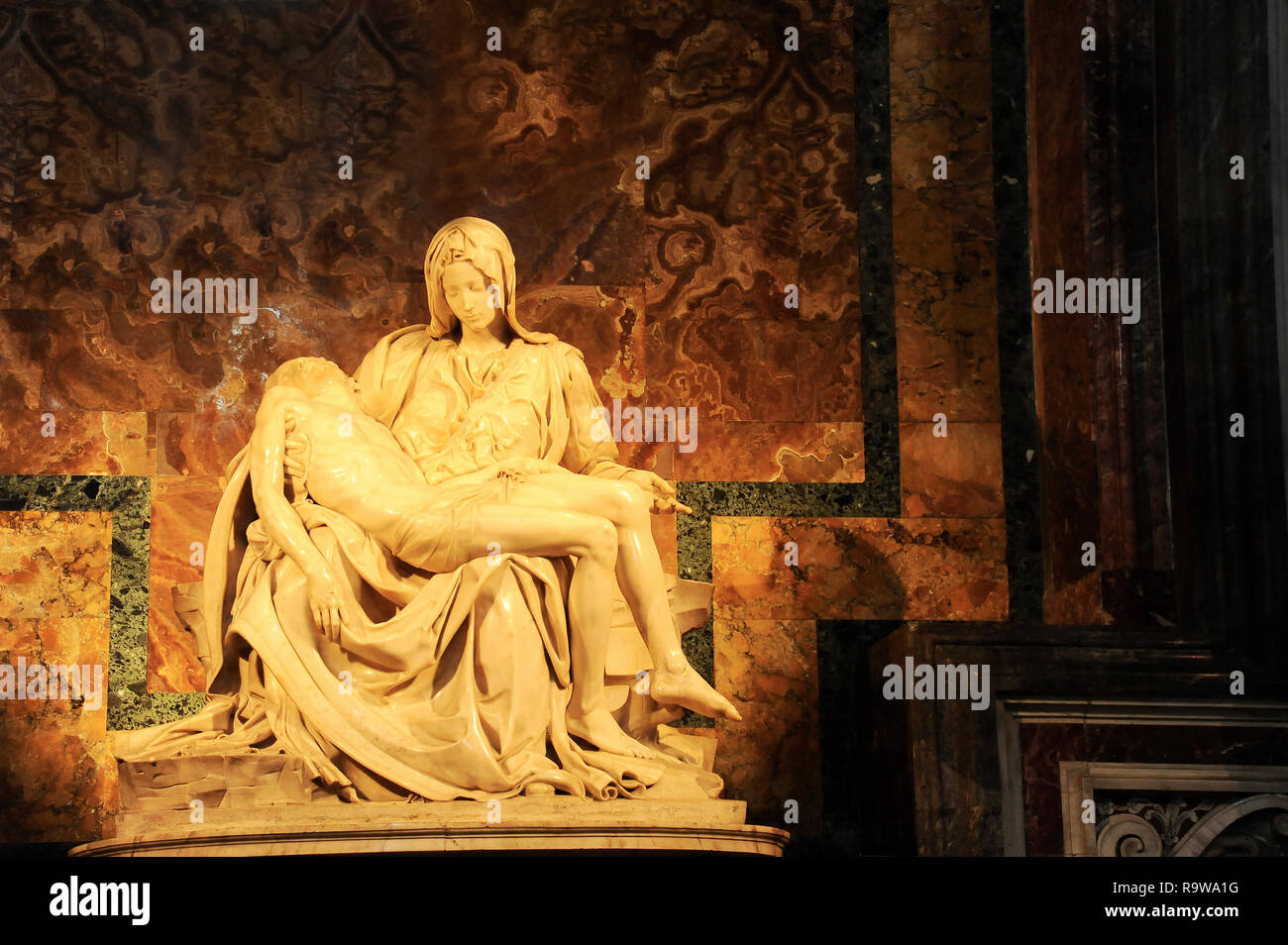 Rom, VATIKAN - Oktober 10, 2018: Pietà di Michelangelo (Schade), 1498-1499, in der St. Peter Basilika in Rom Stockfoto