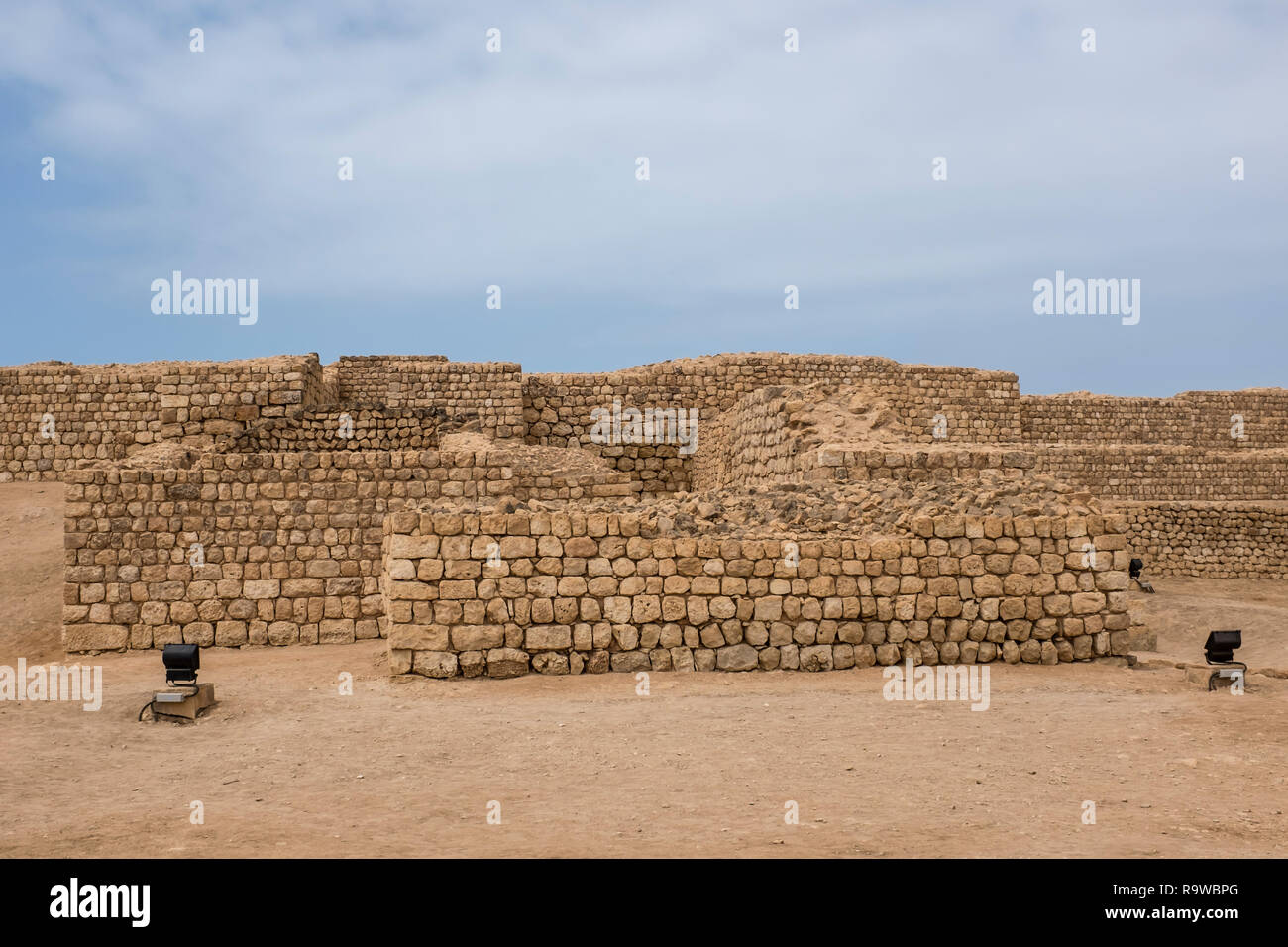 Ruinen am Sumhuram Archäologischen Park in der Nähe von Salalah im Süden des Oman. Sumhuram war einmal ein Port für die alten Weihrauch Handel. Stockfoto