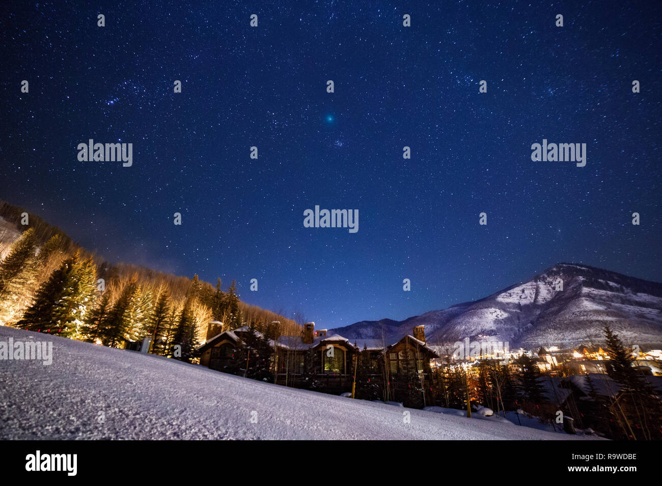 Komet 46P Wirtanen am Nachthimmel über Vail, Colorado Stockfoto