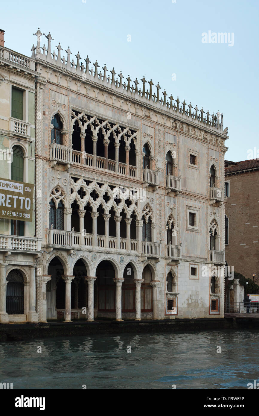 Ca' d'Oro (Palazzo Santa Sofia) am Grand Canal (Canal Grande) in Venedig, Italien. Der Palast ist das Gehäuse jetzt der Galleria Giorgio Franchetti. Stockfoto