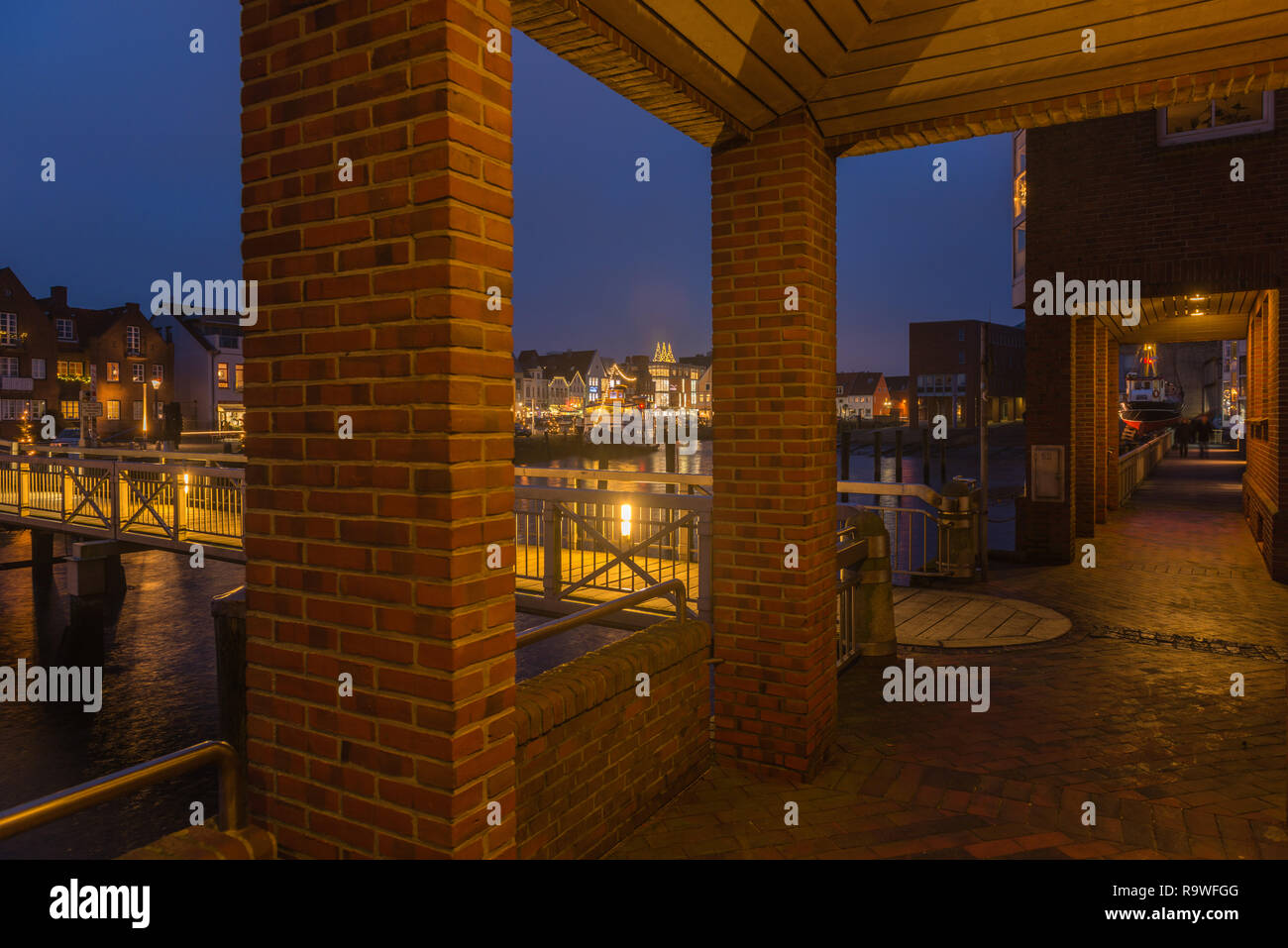 Der kleine Hafen des Landes Stadt Husum an Weihnachten, Nordfriesland, Schleswig-Holstein, Deutschland, Europa Stockfoto