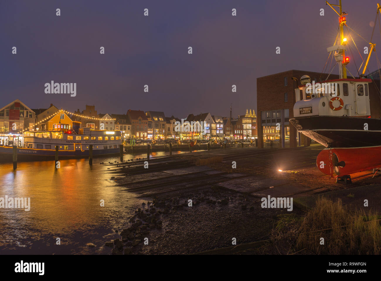 Der kleine Hafen des Landes Stadt Husum an Weihnachten, Nordfriesland, Schleswig-Holstein, Deutschland, Europa Stockfoto