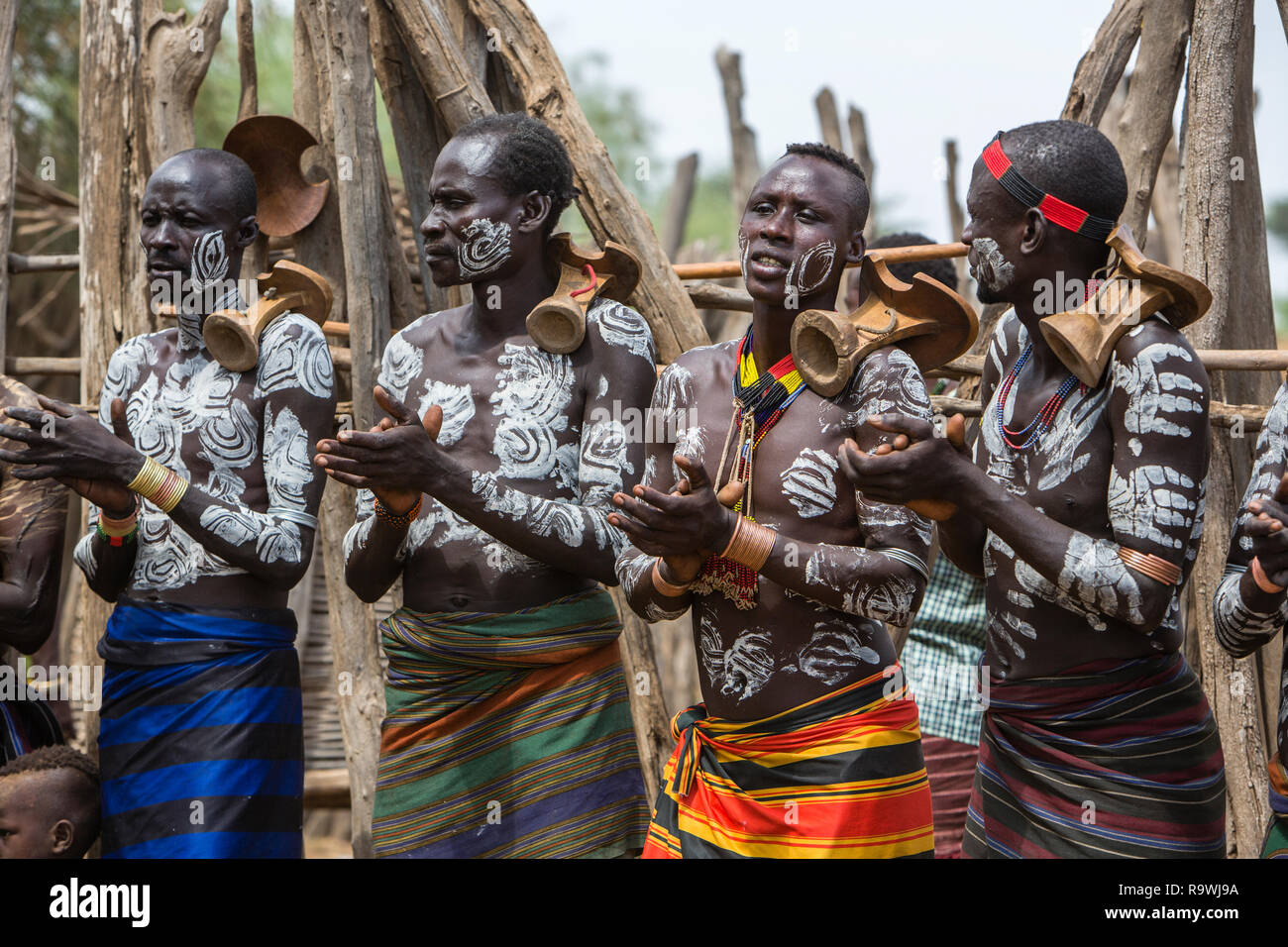 Kara Stamm Zeremonie am Dus-Dorf Omo Valley, Äthiopien Stockfoto