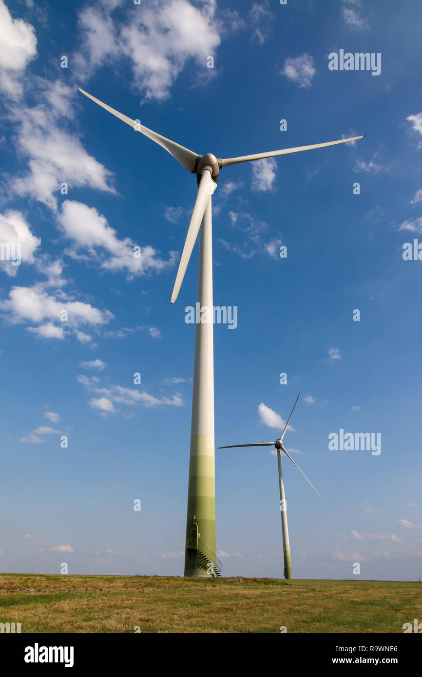 Bild des Eco Power, Windpark, die Windenergieanlage - saubere Energie Stockfoto