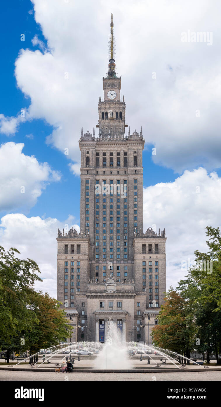 Die 1950er Jahre Palast der Kultur und Wissenschaft (pałac Kultury i Nauki oder PKiN), einen bemerkenswerten Meilenstein in der polnischen Hauptstadt Warschau, Polen Stockfoto