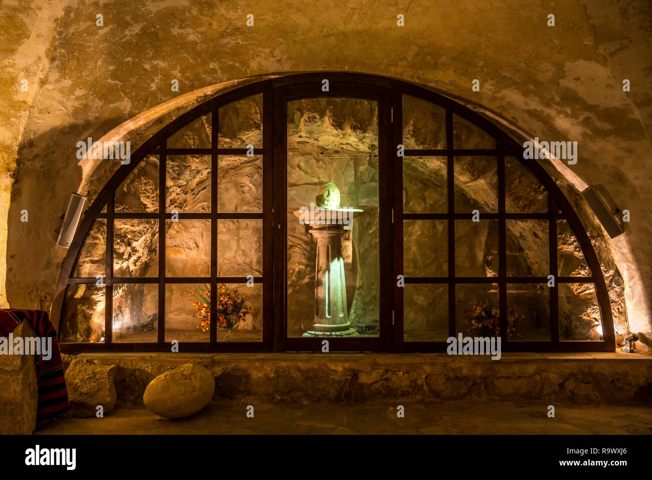 Schrein mit Skulptur mit dem Haupt von Johannes dem Täufer, Kirche Johannes der Täufer, Madaba, Jordanien, Asien | Heiligtum der Enthauptung von Stockfoto