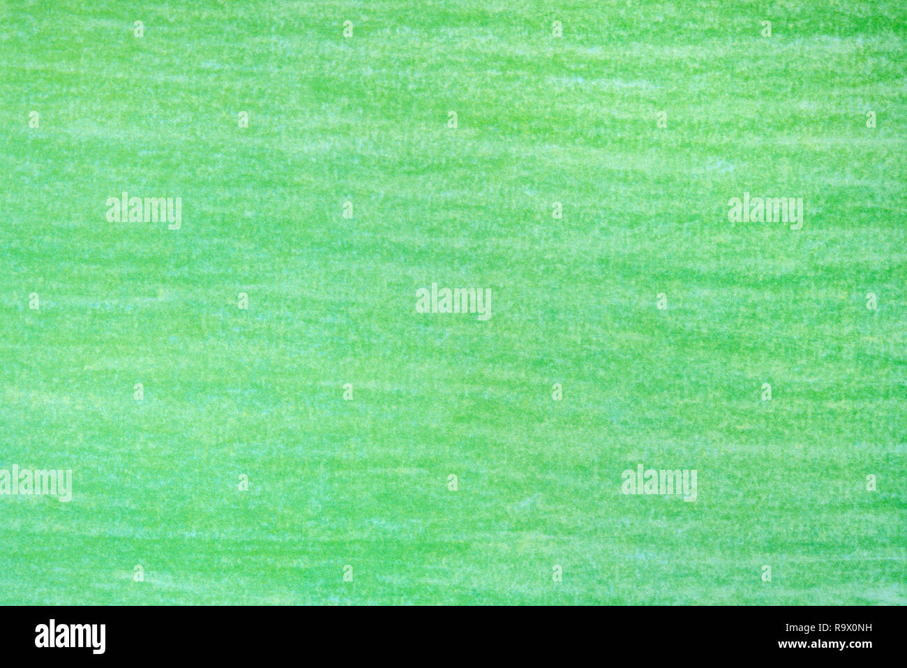 Grüne Bleistiftzeichnungen auf weißem Papier Hintergrund Textur. Stockfoto