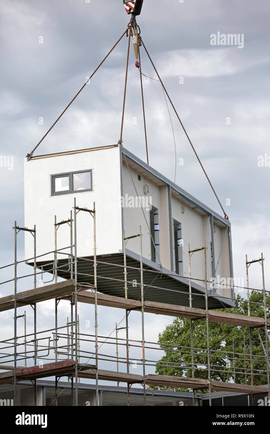 Lieferung von einem Container Modul Stockfoto