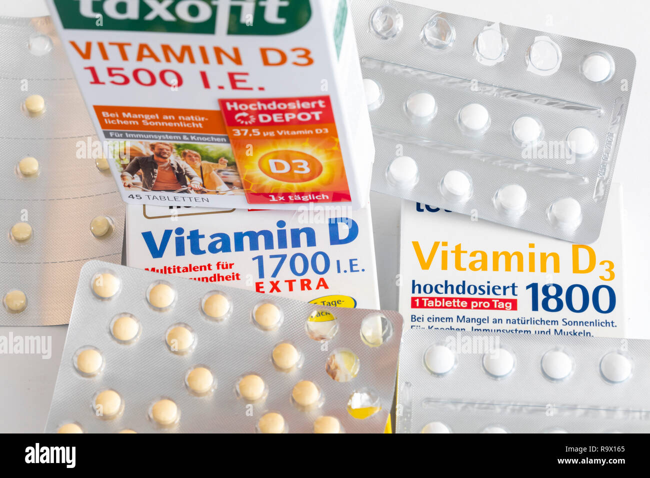 Vitamin-D-Tabletten Packungen, das Präparat soll den Vitamin-D-Mangold, durch geringer Sonneneinstrahlung, zum Beispiel im Winter, ergänzen, Stockfoto
