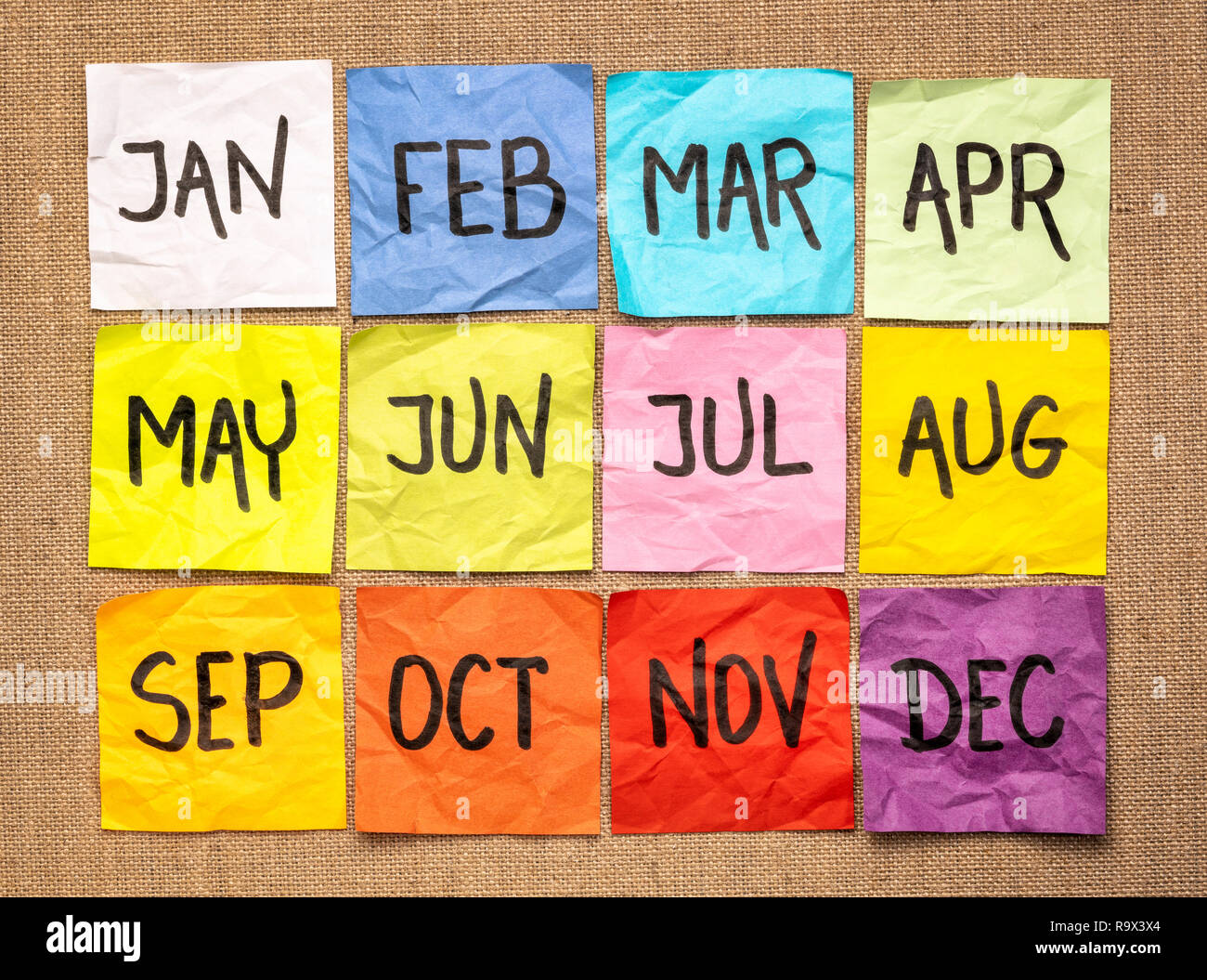 Haftnotizen Kalender - 12 Monate Akronyme Stockfoto