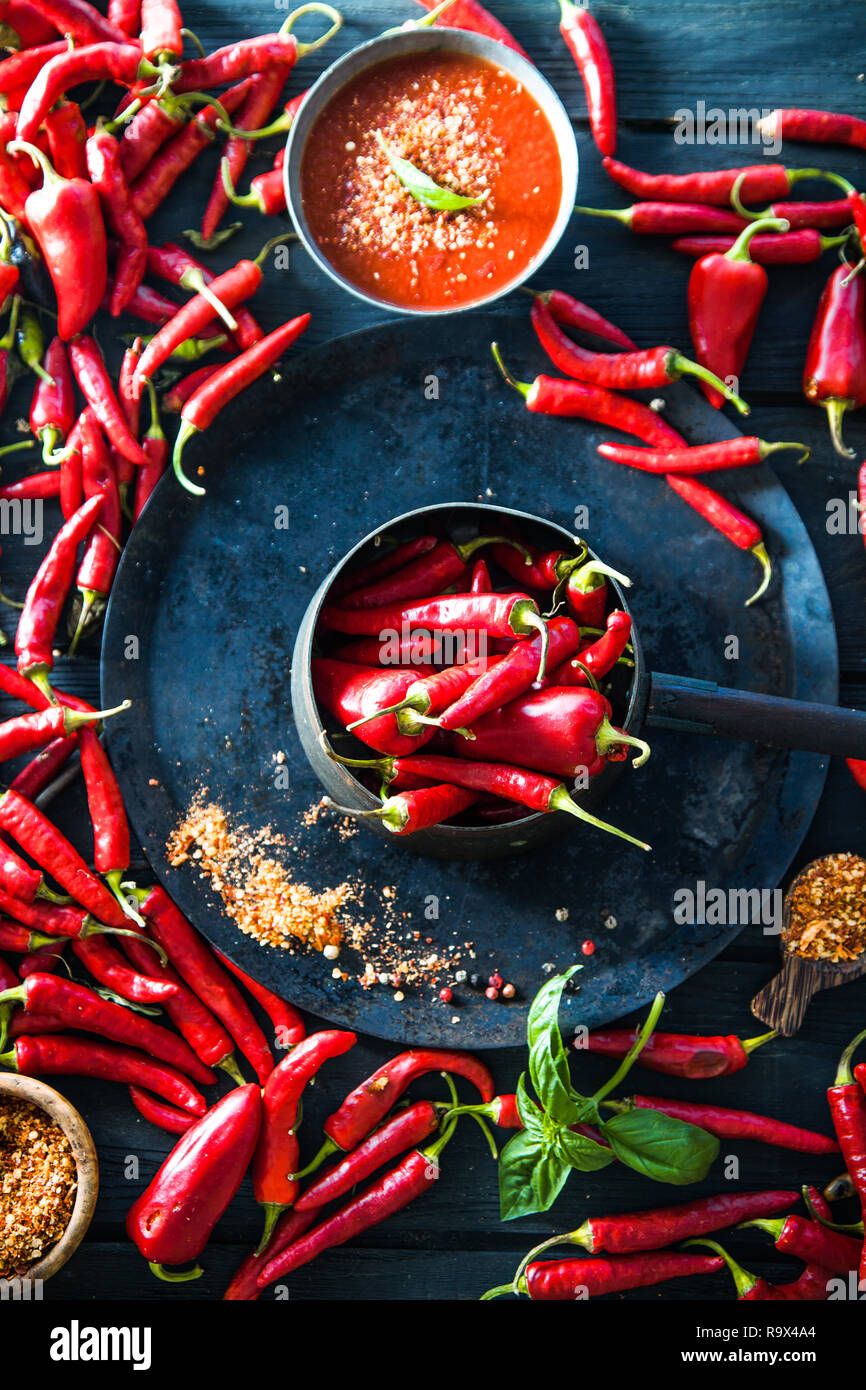 Food Ingredients. Frische Red Hot Chili Pepper. Chili Sauce Stockfoto