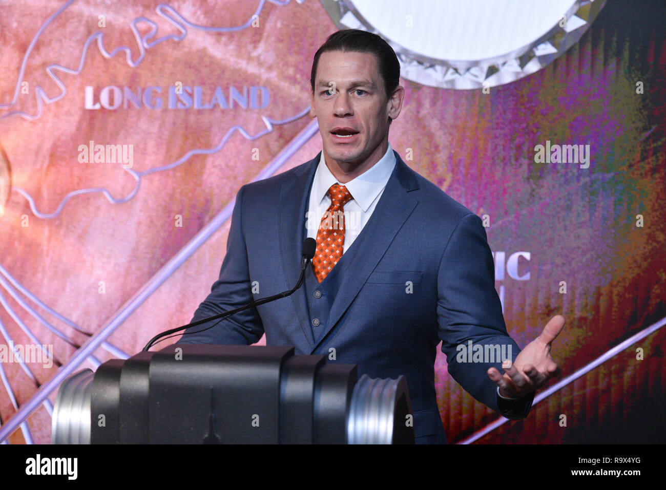 John Cena besuche das Empire State Building in Unterstützung der Make-A-Wish Foundation am 20 Dezember, 2018 in New York City. Stockfoto