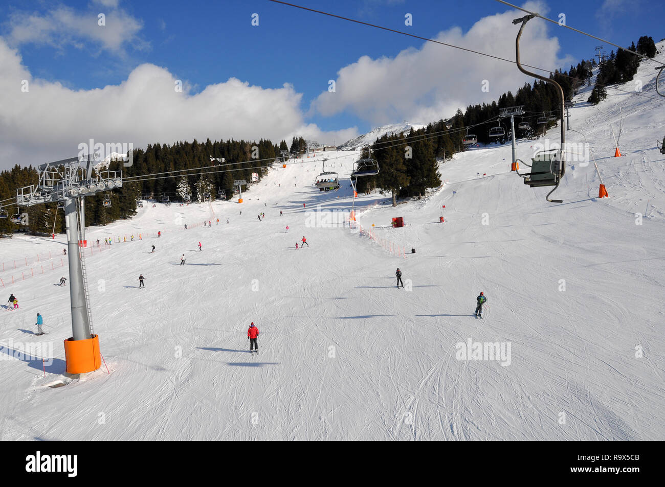 Skipisten in Krvavec Alpine Mountain Ski Resort in Slowenien Stockfoto