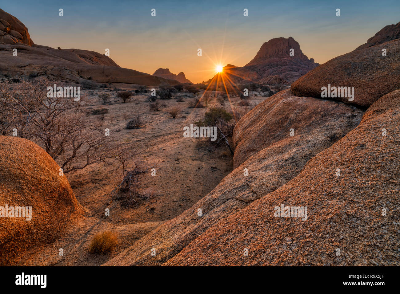 Sunstar Spitzkoppe Stockfoto