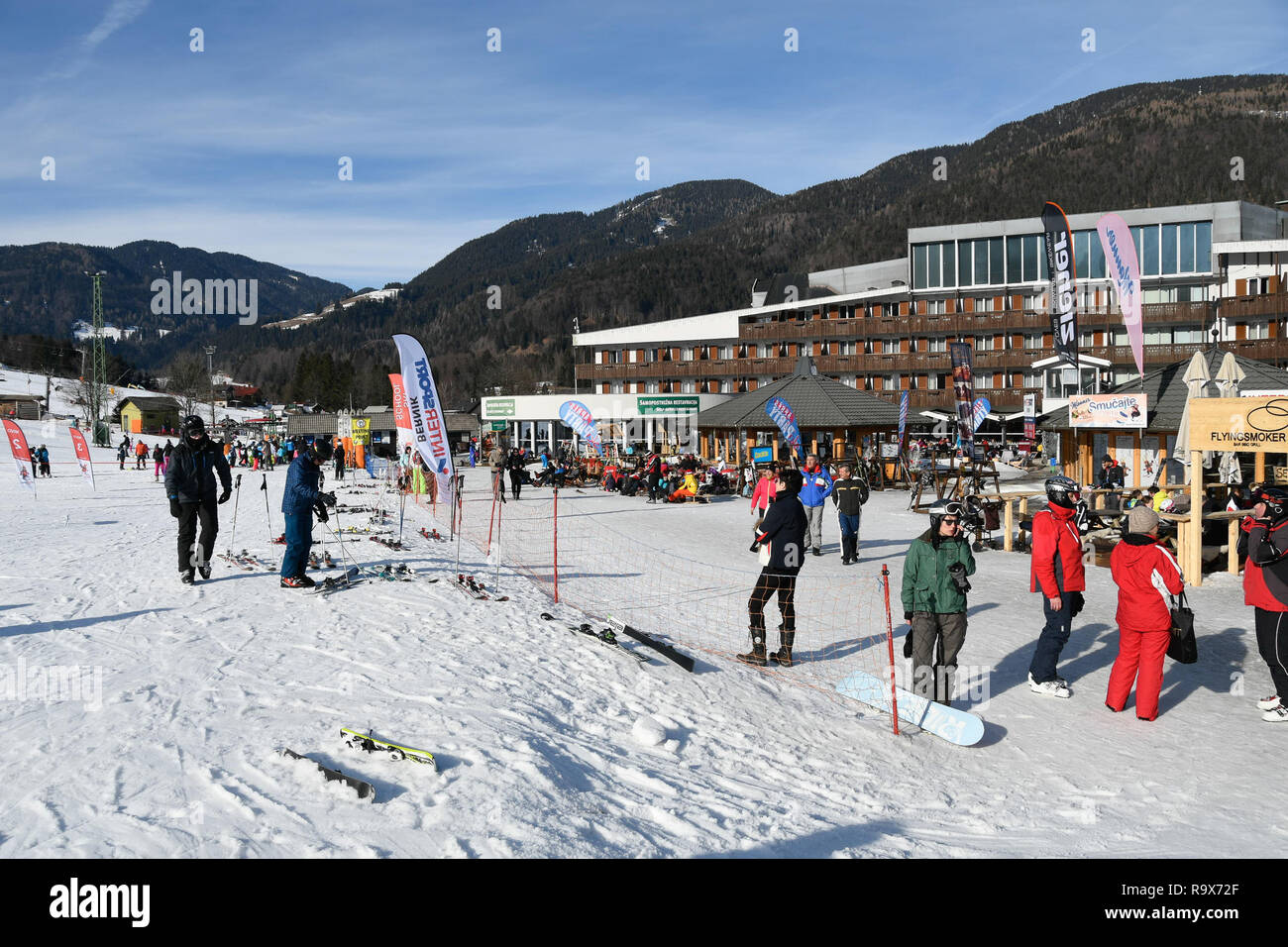 Kranjska Gora, Slowenien - 25. Januar 2018: Die Pisten von Kranjska gora Ski Resort sind beliebt bei Touristen im Winter. Kranjska Gora ist Host zu FIS Stockfoto