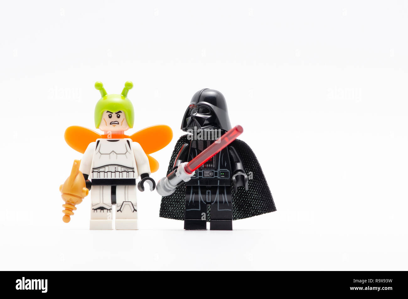 Lego Darth Vader, Storm Trooper tragen sonderbare Tracht. Stockfoto