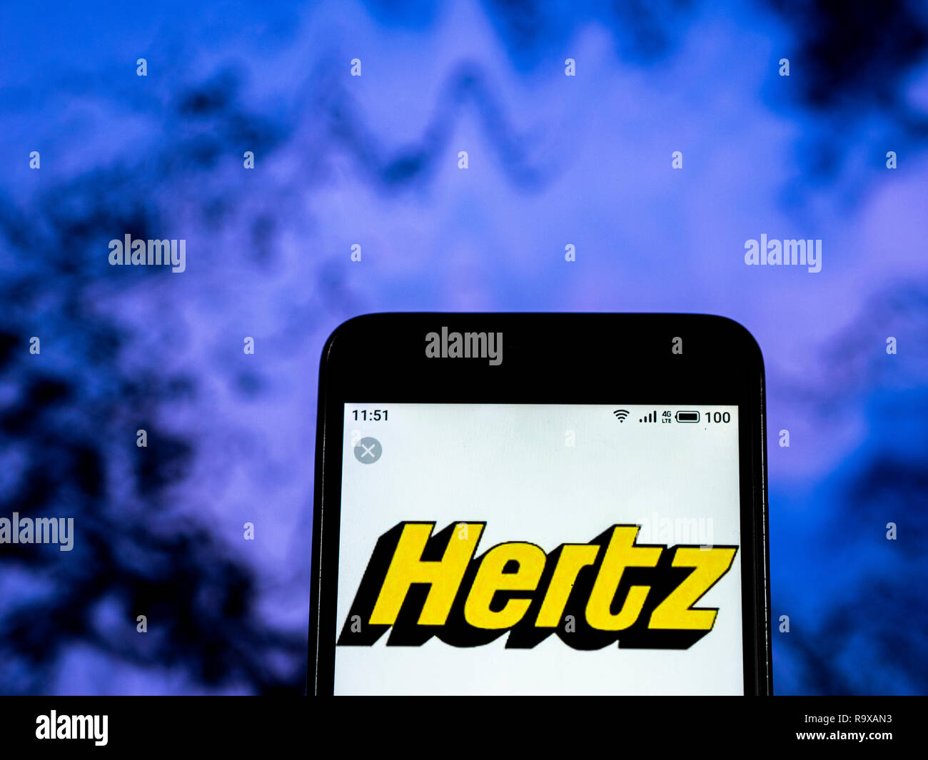 Hertz Global Holdings Inc. Logo auf dem Smartphone angezeigt Stockfoto