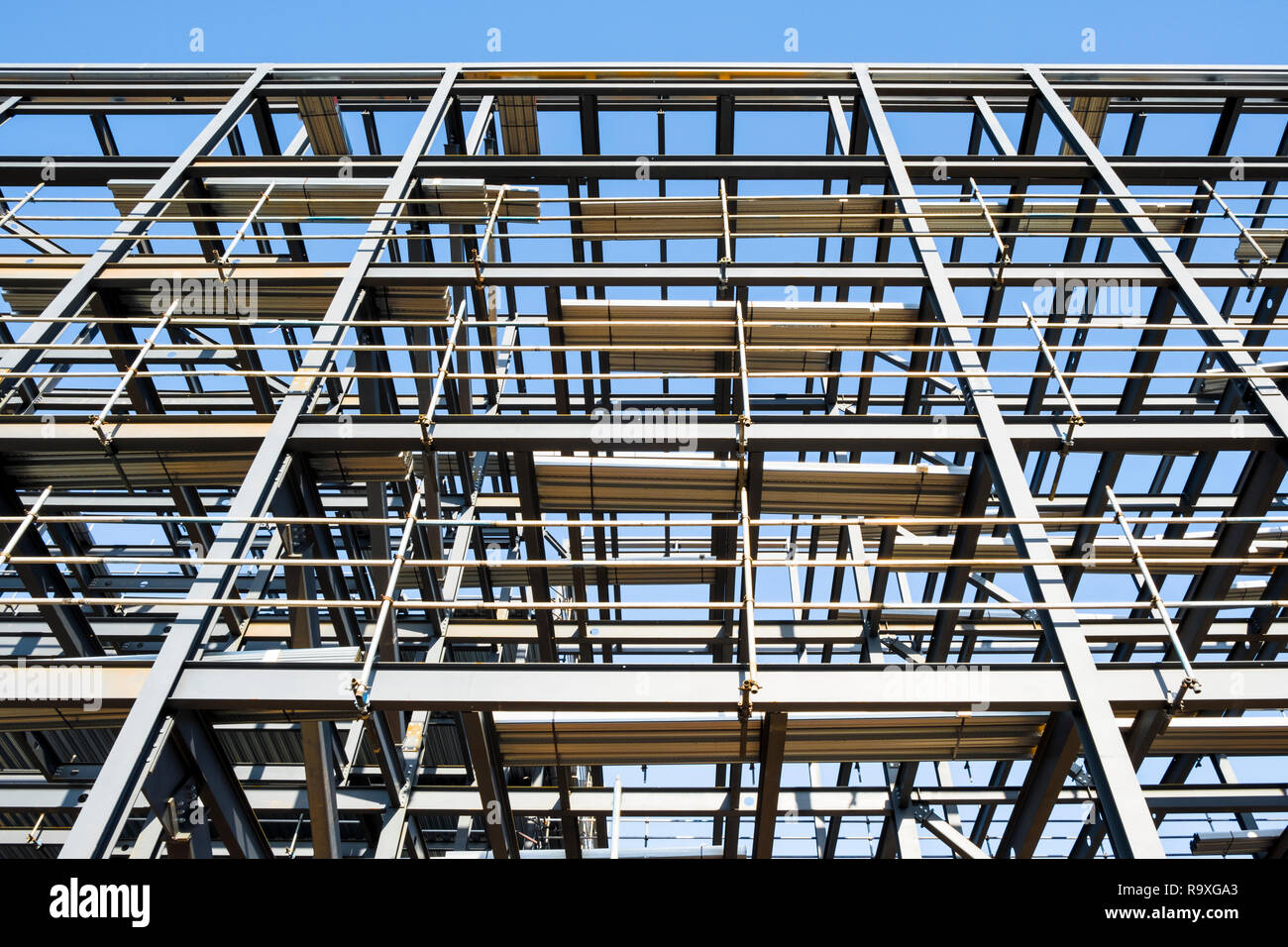 Rahmen der Stahlträger für ein neues Gebäude auf einer Baustelle, Nottingham, England, Großbritannien Stockfoto