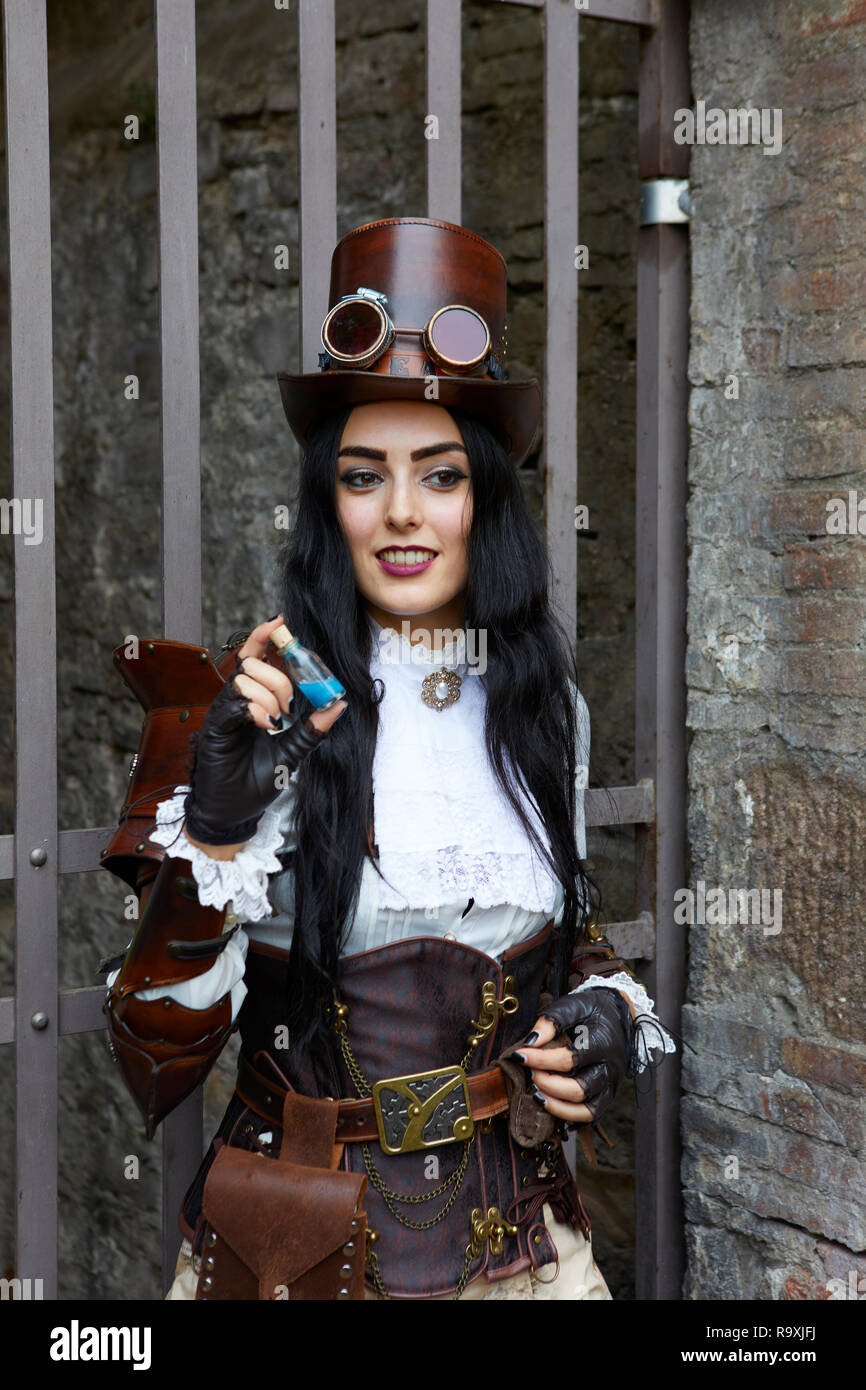 Weibliche Steampunk Cosplay an Lucca Comics 2018, Lucca, Italien Stockfoto