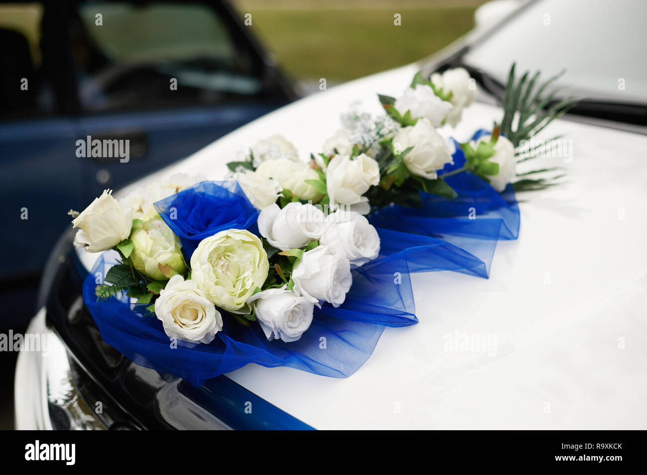 Auto Dekor Blumen Brautstrauß. Auto Dekoration Blumen Hochzeit Stockfoto