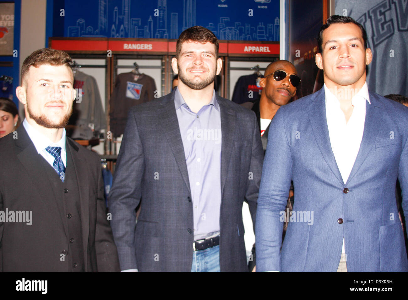 In den Vereinigten Staaten. 28 Dez, 2018. Die Professional Wrestling Pressekonferenz bei der Chase Square, Madison Square Garden in New York. Die Kämpfe sind im Wert von 10 Millionen US-Dollar Preisgeld und werden auf der Hulu Theater im Madison Square Center am 31. Dezember 2018 stattfinden und mit drei Brasilianer teilnehmen, Vinny Magalhaes, Philipe Lins und Natan Schulte. Credit: niyi Fote/Thenews 2 / Pacific Press/Alamy leben Nachrichten Stockfoto