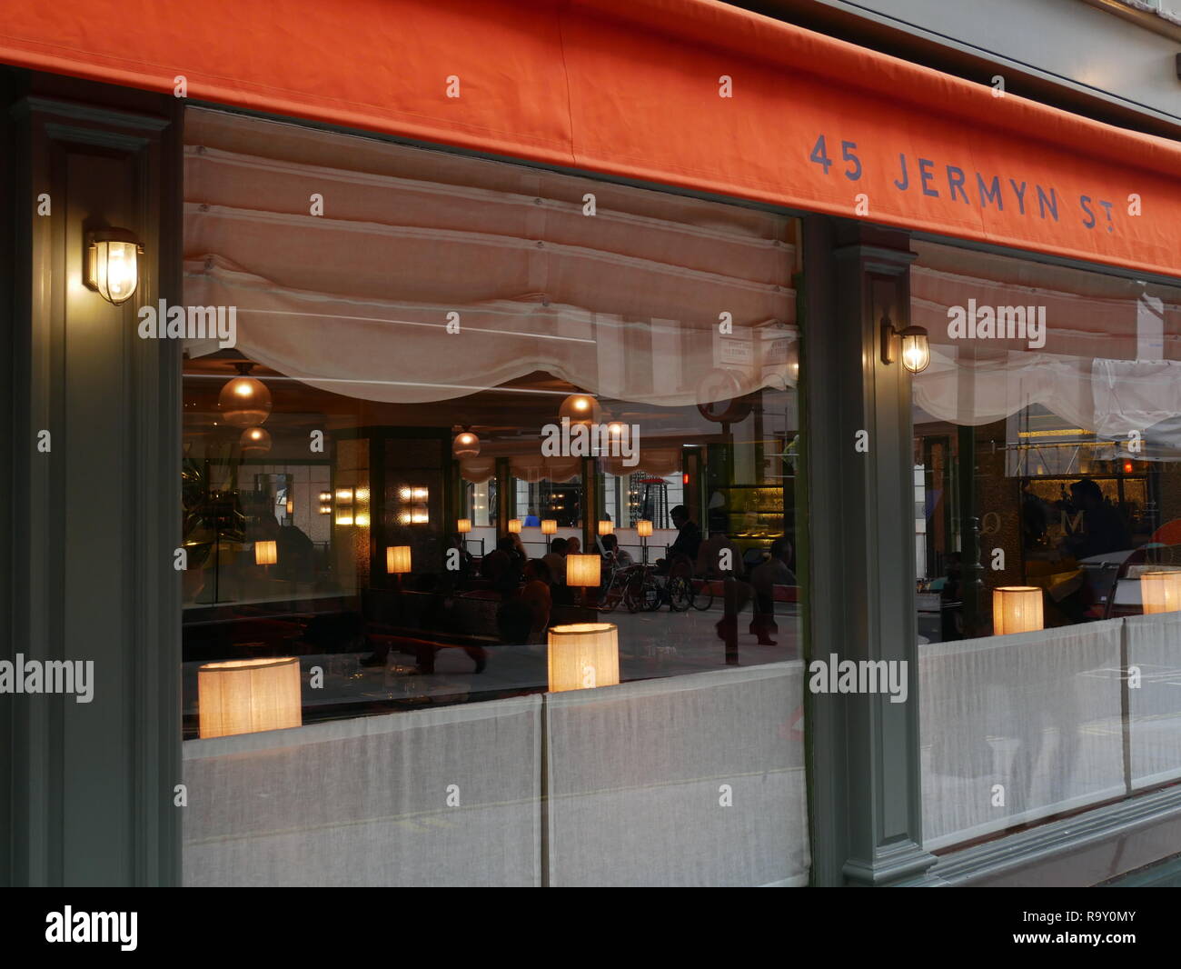 Restaurant 45 Jermyn Street, St. James's, Zentral-London, England, Vereinigtes Königreich, Dezember 2018. Stockfoto