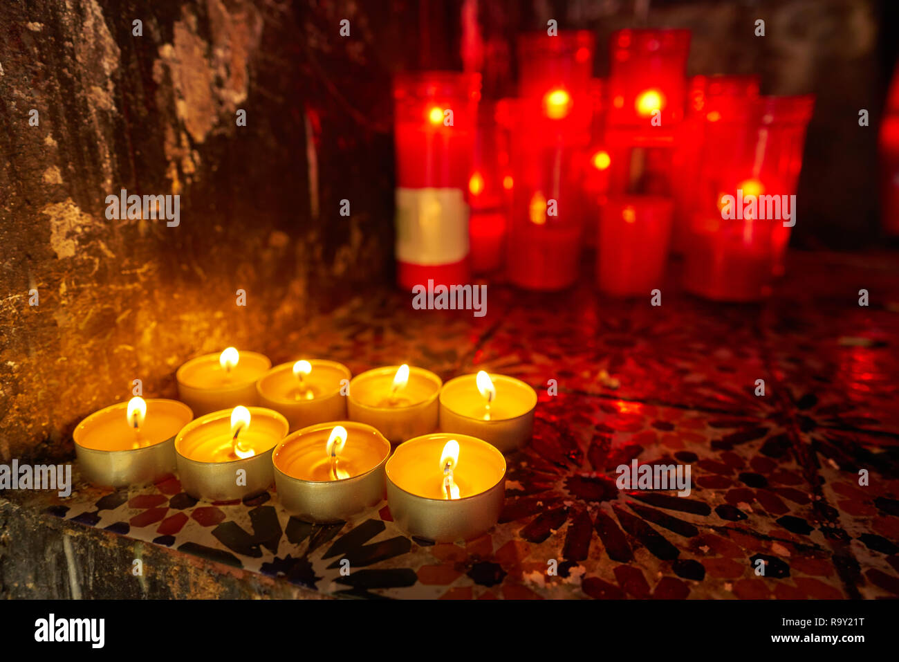 Katholische Kerzen von Gebet christliches Symbol Stockfoto