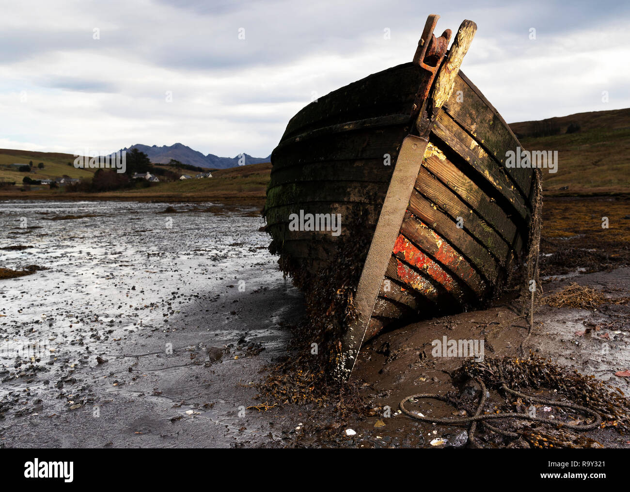 Foto: © Jamie Callister. Boot Wracks am Loch Harport, Isle of Skye, North West Schottland, 27. November 2018. [Keine] [Gesamt Pict Stockfoto