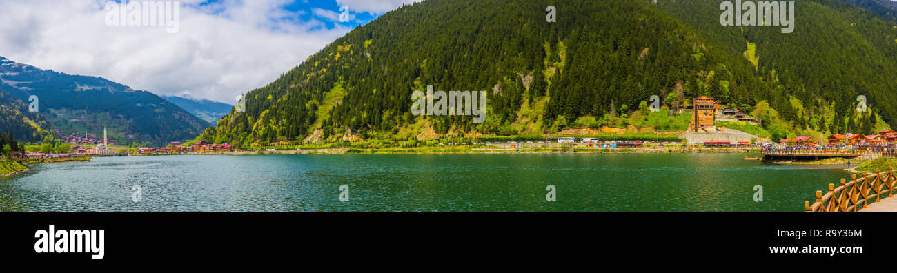 Uzungol See, Trabzon. Berühmter touristischer Ort in der Türkei zu besuchen. Berglandschaft, schöne Attraktion für Araber Stockfoto