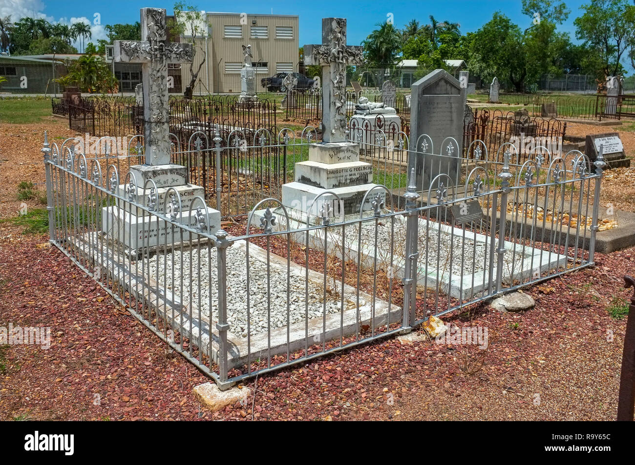 Grab von Paul Foelsche und Frau Charlotte am Pioneer Friedhof früher genannt Palmerston Friedhof in Darwin, Northern Territory, Australien. Stockfoto